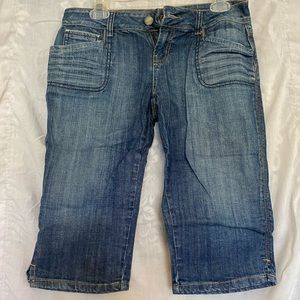 American Eagle knee length shorts size 6